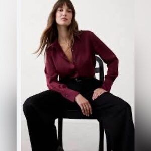 NWT. Banana Republic Factory Women's Silky Classic Shirt. XS